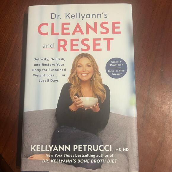 Dr Kellyann's Cleanse and Rest Detoxify, Nourish, and Restore your body - Picture 1 of 5